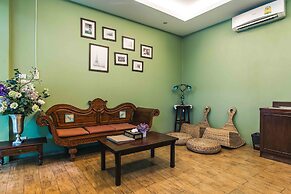 Feung Nakorn Balcony Rooms and Cafe