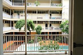 Feung Nakorn Balcony Rooms and Cafe