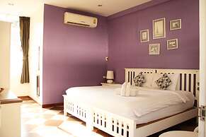 Feung Nakorn Balcony Rooms and Cafe