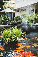 Feung Nakorn Balcony Rooms and Cafe