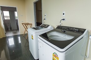 Feung Nakorn Balcony Rooms and Cafe