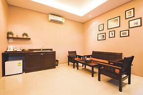 Feung Nakorn Balcony Rooms and Cafe