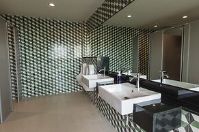 Feung Nakorn Balcony Rooms and Cafe