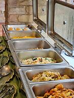 Feung Nakorn Balcony Rooms and Cafe