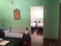 Feung Nakorn Balcony Rooms and Cafe