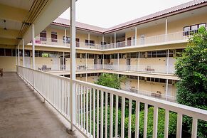 Feung Nakorn Balcony Rooms and Cafe