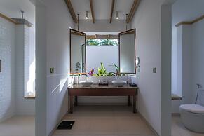 Cinnamon Hakuraa Huraa Maldives