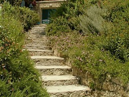 Glyfa Apartments