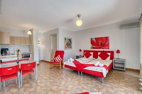 Glyfa Apartments