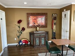 Glen Rose Inn and Suites