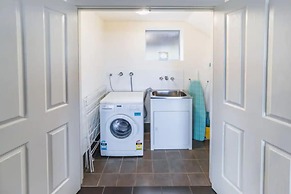 Cosy Corner Seaview Apartments