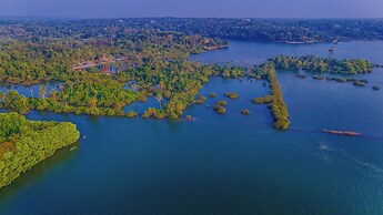 Fragrant Nature Backwater Resort & Ayurveda Spa