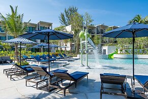 Le Méridien Phuket Mai Khao Beach Resort