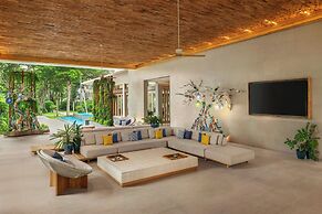 Le Méridien Phuket Mai Khao Beach Resort