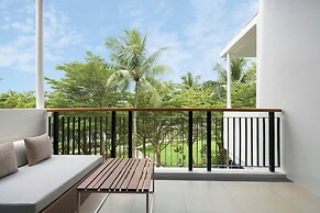 Le Méridien Phuket Mai Khao Beach Resort