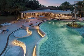 Le Méridien Phuket Mai Khao Beach Resort