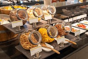 Le Méridien Phuket Mai Khao Beach Resort