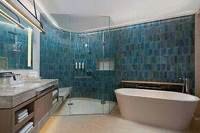 Le Méridien Phuket Mai Khao Beach Resort