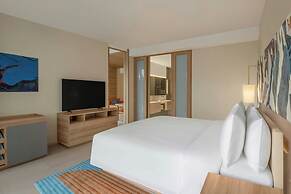 Le Méridien Phuket Mai Khao Beach Resort