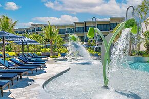 Le Méridien Phuket Mai Khao Beach Resort