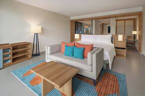 Le Méridien Phuket Mai Khao Beach Resort