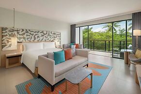 Le Méridien Phuket Mai Khao Beach Resort