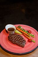 Le Méridien Phuket Mai Khao Beach Resort