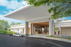 Le Méridien Phuket Mai Khao Beach Resort