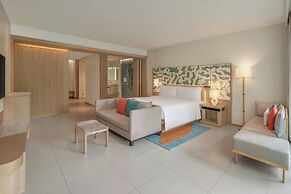 Le Méridien Phuket Mai Khao Beach Resort