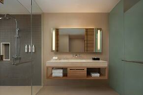 Le Méridien Phuket Mai Khao Beach Resort