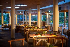 Le Méridien Phuket Mai Khao Beach Resort