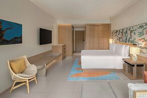 Le Méridien Phuket Mai Khao Beach Resort