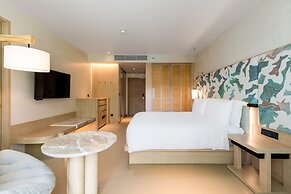 Le Méridien Phuket Mai Khao Beach Resort