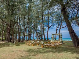 Le Méridien Phuket Mai Khao Beach Resort