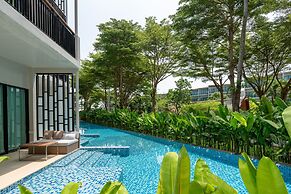 Le Méridien Phuket Mai Khao Beach Resort
