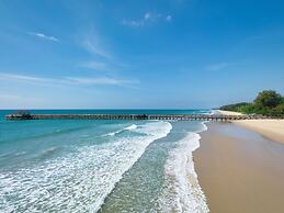 Le Méridien Phuket Mai Khao Beach Resort