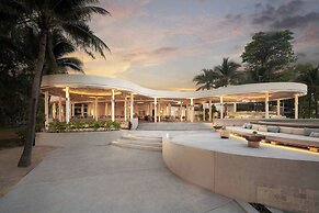 Le Méridien Phuket Mai Khao Beach Resort