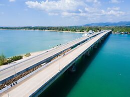 Le Méridien Phuket Mai Khao Beach Resort
