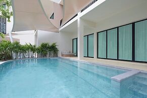 Le Méridien Phuket Mai Khao Beach Resort