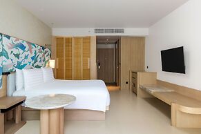Le Méridien Phuket Mai Khao Beach Resort