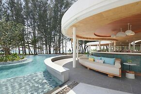 Le Méridien Phuket Mai Khao Beach Resort