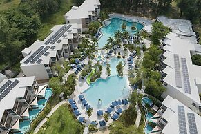 Le Méridien Phuket Mai Khao Beach Resort