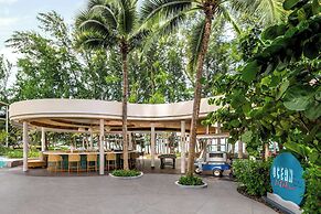 Le Méridien Phuket Mai Khao Beach Resort