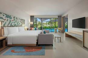 Le Méridien Phuket Mai Khao Beach Resort