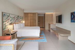 Le Méridien Phuket Mai Khao Beach Resort