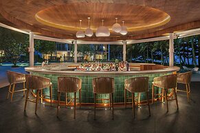 Le Méridien Phuket Mai Khao Beach Resort