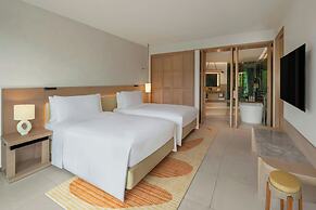 Le Méridien Phuket Mai Khao Beach Resort