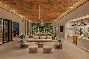 Le Méridien Phuket Mai Khao Beach Resort