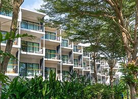 Le Méridien Phuket Mai Khao Beach Resort