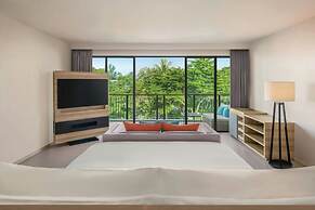 Le Méridien Phuket Mai Khao Beach Resort